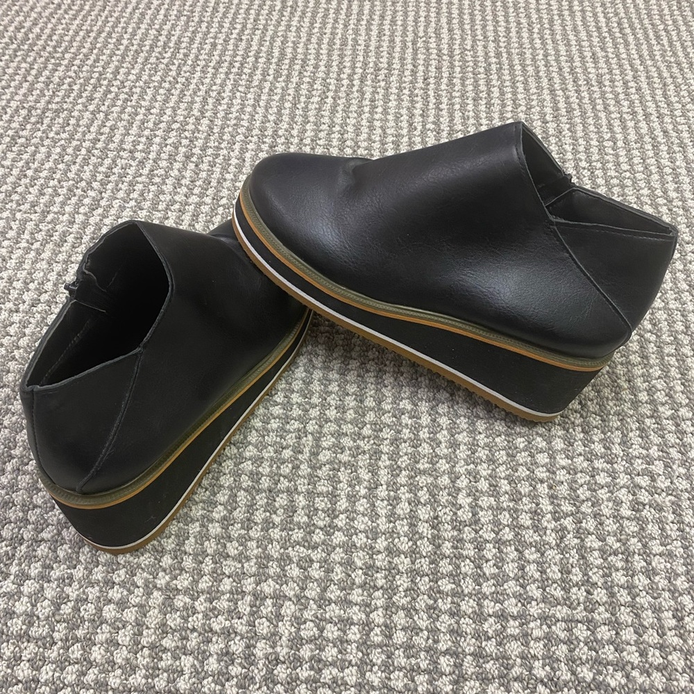 Nwot women’s Black faux leather boots size7